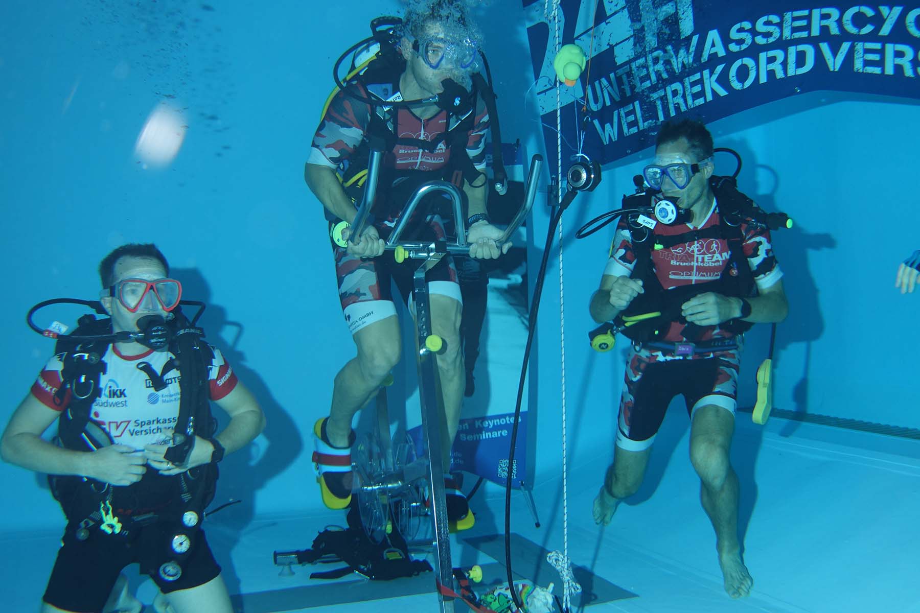 Weltrekord im Unterwasser Velofahren-unterwasser-cycling-weltrekord-team